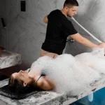 Foam massage: a ritual of relaxation and renewal