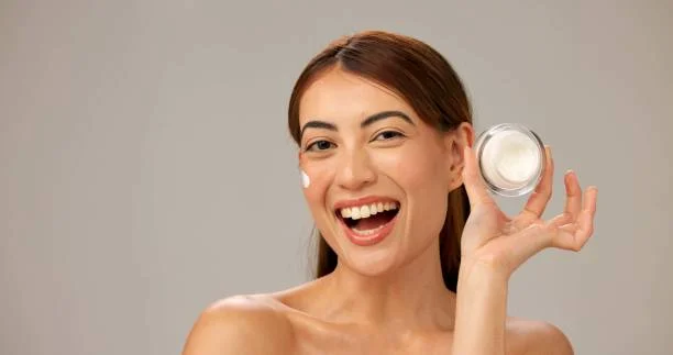 Unlock Radiant Skin: The Amazing Benefits of Retinal Cream