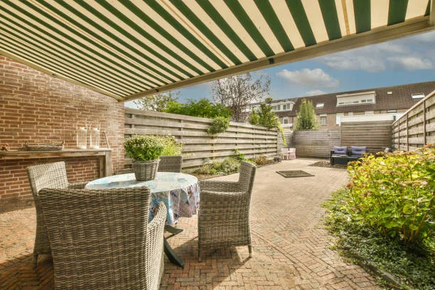 Enhance Your Outdoor Living Space with Stylish Retractable Awnings