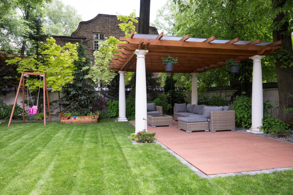 Maximize Outdoor Yard Beauty with Professional Care Services
