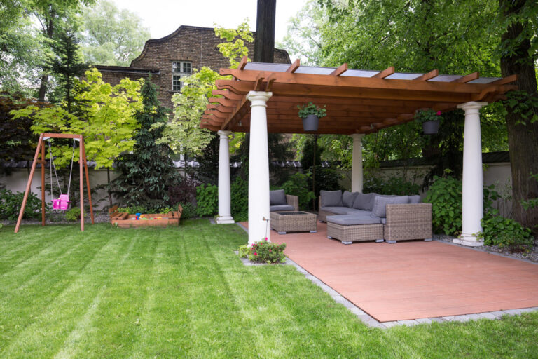Maximize Outdoor Yard Beauty with Professional Care Services